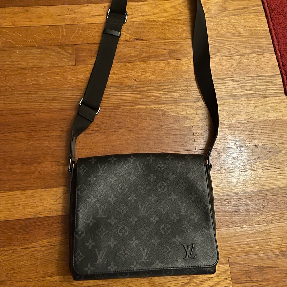 District PM Louis Vuitton Monogram bag